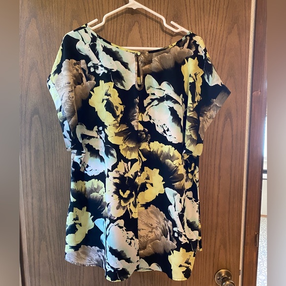 Lane Bryant - Floral Blouse - Keyhole back - Picture 2 of 8